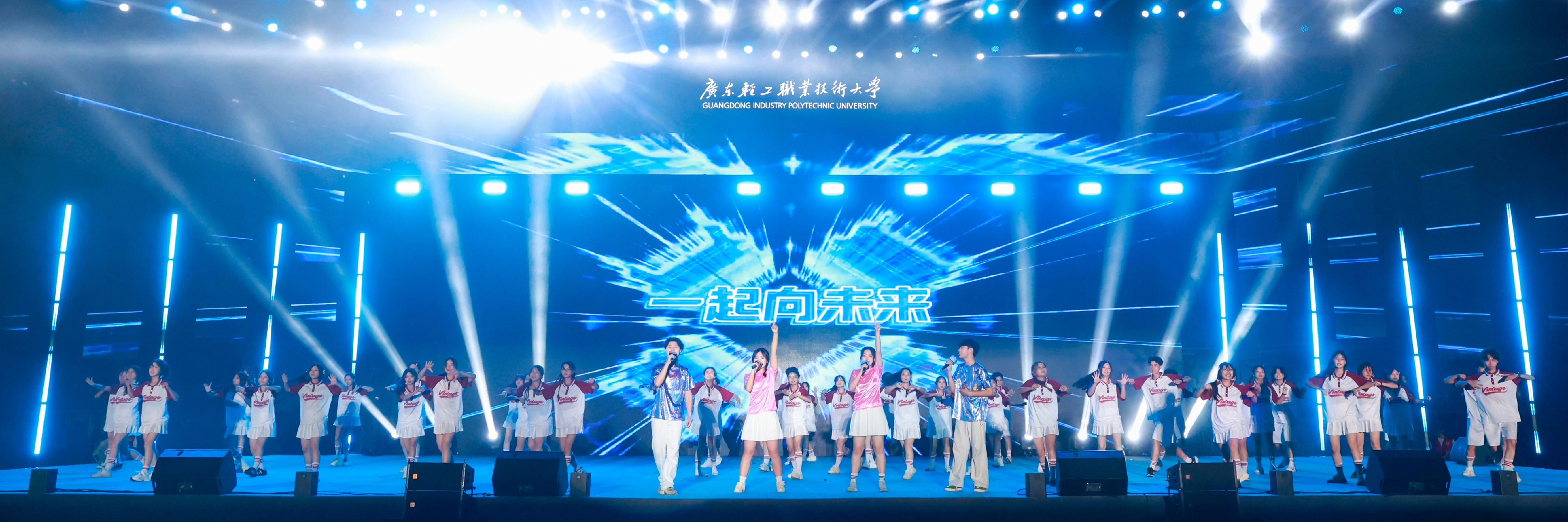 星空网页版登录入口_星空（中国）举行庆祝新中国成立75周年文艺汇演暨2024年迎新晚会